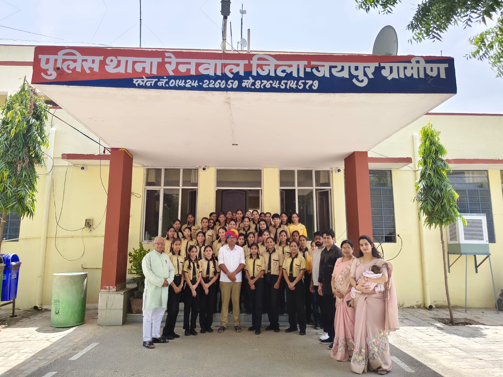 रेनवाल पुलिस थाने में गूंजा भाई-बहन के प्रेम का संदेश, छात्राओं ने पुलिसकर्मियों को राखी बांधकर मनाया रक्षाबंधन