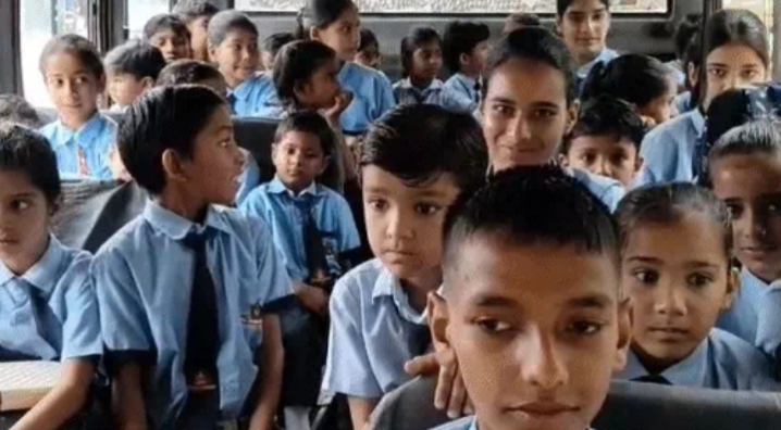 जोबनेर में स्कूल बसों की बड़ी लापरवाही, 42 सीटर बस में मिले 98 बच्चे; हादसे के बाद ग्रामीणों का फूटा गुस्सा